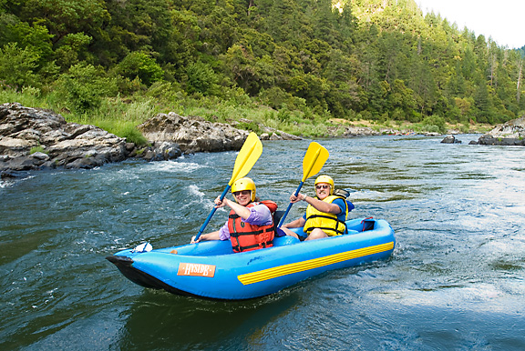 rogue_river_inflatable_kayakers_oregon_whitewater_rafting_trips