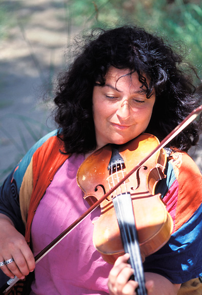shira_kammer_violinist_rogue_river_classical_celtic_music_trips_early_renaissance_baroque_music_rogue_river_whitewater_rafting_trips